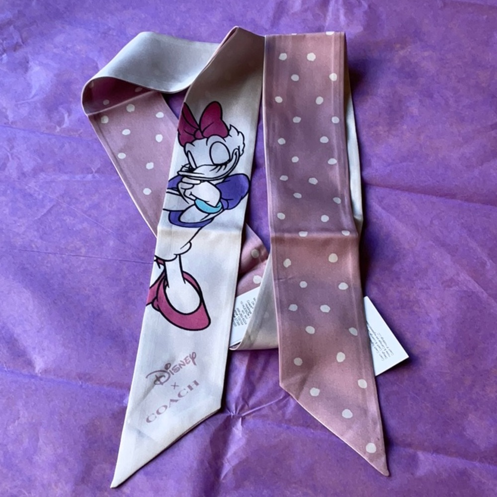 π DISNEY X COACH DAISY DUCK SCARF π NWT π - Picture 5 of 16